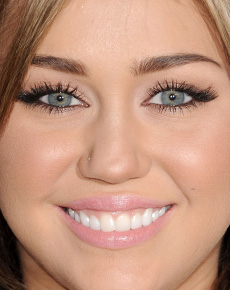 Miley Cyrus's eyes